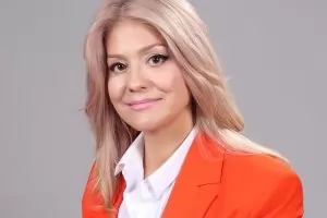 Само 3 дни специалистка по аурометрия беше директор на НДК