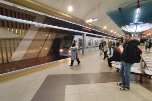 И служителите на метрото ще получат увеличение на заплатите си