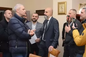"Възраждане" сътвориха цирк и при варненския кмет