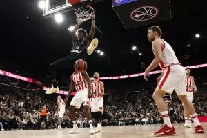 Наказателната акция на Везенков в Евролигата продължава