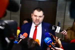 Пеевски поиска да няма субсидии и офиси за партии, чиито лидери са с обвинения
