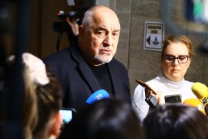 Водачът на ГЕРБ СДС Бойко Борисов днес окончателно свали от себе