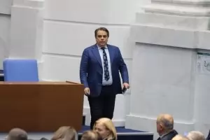 Асен Василев: Няма да се сгънем пред крясъците на Пеевски