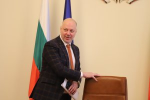 Управляващата коалиция на ГЕРБ СДС БСП ОЛ и ИТН разполага със законодателна