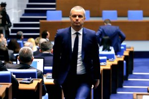 От Възраждане са внесли вота на недоверие към правителството на