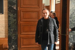 Бизнесменът Васил Божков се появи на протеста срещу санкционирания за