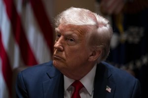 В 23 ч българско време президентът Тръмп се появи в