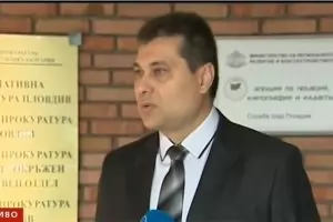 Парите, източени от театрите, трябва да се върнат в бюджета