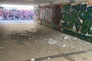 Таван на подлез в района на кварталите Бриз и Чайка рухна