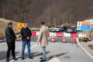 Протест в Родопите накара Гърция да отвори пешеходен достъп в нея