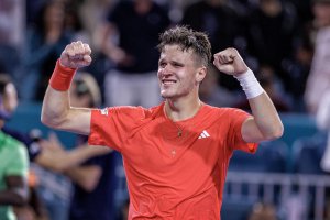 Якуб Меншик спря своя идол Новак Джокович от велико постижение