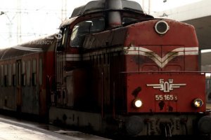 Двама служители на БДЖ и собственик на автосервиз са арестувани