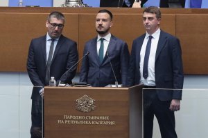 Днес беше ден на размествания в Народното събрание Оказа се