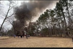 Частен самолет се разби в жилищна сграда в американския щат