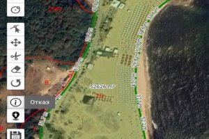 Разоран плаж и изливането на бетон върху него които концесионерът