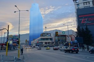 Проектът за небостъргач до мола в софийския квартал Хладилника отново