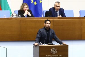 Миналата седмица докато българите спяха в буквалния смисъл парламентът прие