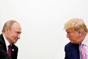 Президентът Доналд Тръмп разговаря от Овалния кабинет с президента на