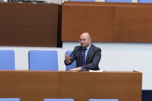 Депутатите все пак се задействаха по проблема с висящото плащане