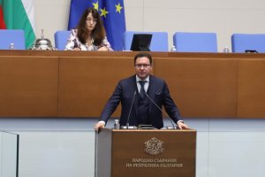 Силен скептицизъм демонстрира вътрешният министър Даниел Митов на изслушване в