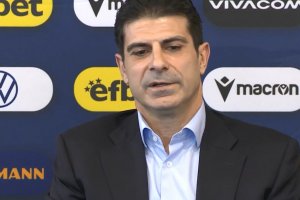 Илиан Илиев не само остава селекционер на мъжкия национален отбор