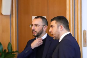 Въпреки призивите на общинските съветници от ПП ДБ Спаси София и на