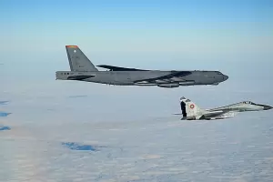 Български МиГ-29 ескортира ядрен US-бомбардировач B-52
