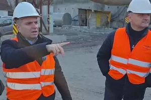 Транспортното министерство ще укрепва спешно най-дългия жп тунел у нас  