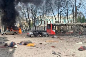 Две балистични ракети удариха центъра на град Суми на Цветница