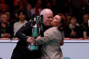 Малко повече от месец преди 50 ия си рожден ден Джон