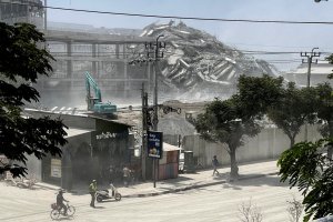 100 след разрушителното земетресение в Мианмар мъж беше изваден жив