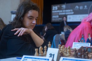 Българските шахматистки стартираха с 2 победи 2 ремита и загуба
