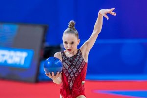 Стилияна Николова спечели златните медали на обръч и на топка