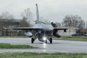 От САЩ за България днес е излетял втория изтребител F 16