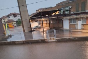 Градушка а също и пороен дъжд придружен с гръмотевици удариха