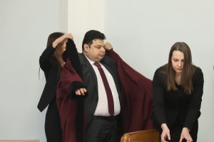 Конституцията и законът би трябвало да дават гаранции за независимостта