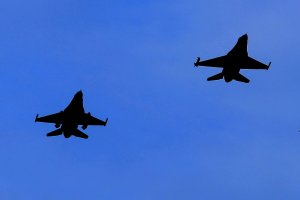 Два самолета F 16 на румънските военновъздушни сили и два