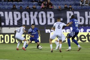 Левски отново показа колебания и не успя да започне с