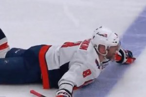 Само два дни след като изравни иконата на хокея на