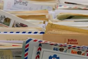 Разкрита е мрежа от руски агенти, отговорна за взривове в пощенски пратки
