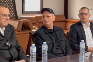 Скоро ще стане година откакто започна битката за надмощие в