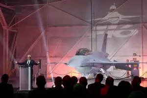 ЕК следи отблизо казуса с българския F-16