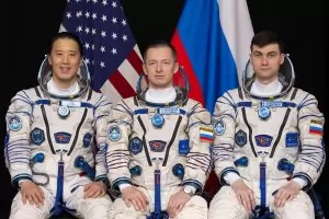Русия изстреля ракета с руски и американски космонавти