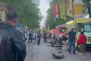 Мъж се е врязал с кола в множеството отбелязващо филипински