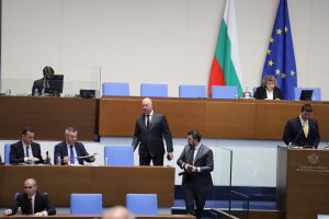 Днес Народното събрание ще обсъди първия вот на недоверие срещу