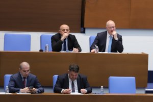 Неуспех претърпя втората атака на опозицията срещу кабинета Желязков Вотът