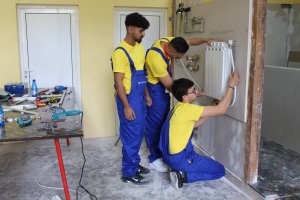 Отборът от Гимназията по строителство и архитектура графика и дизайн