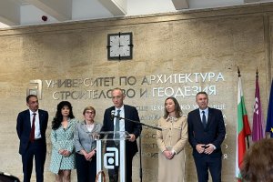 И кандидатите да учат технически и инженерни специалности подобно на