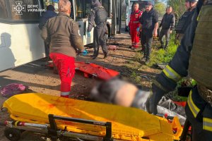 Руските военни удариха с дрон автобус в град Марганец Днепропетровска
