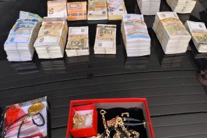 Романтични измамници бяха ударени при специализираната полицейска операция проведена на